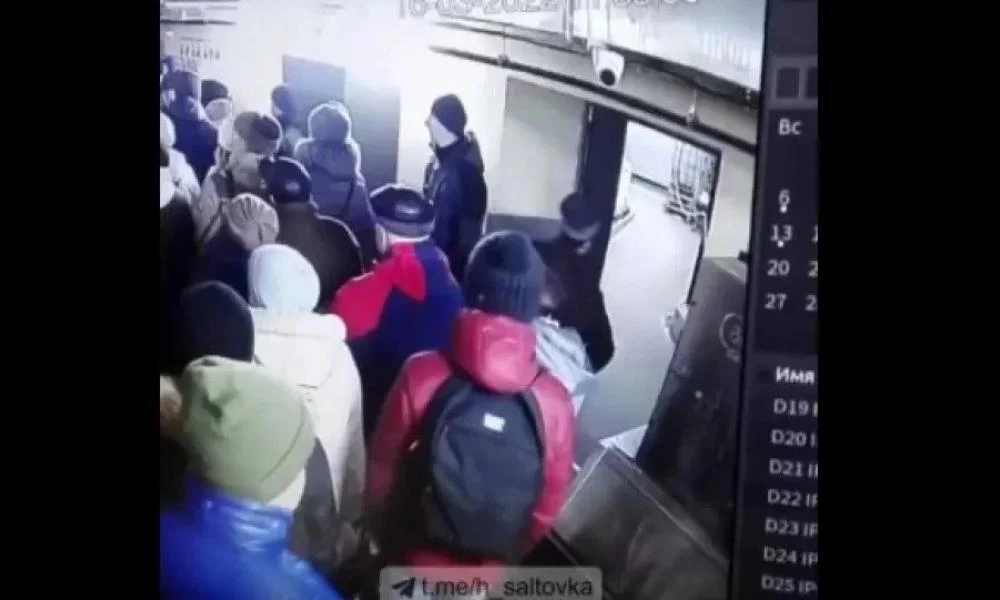 Ουκρανία: Η στιγμή που οβίδα πέφτει πάνω σε κόσμο μέσα σε σούπερ μάρκετ
